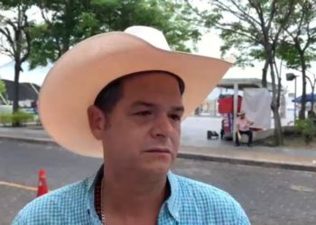 Granier exige aprobación de Ley Mochila segura durante visita estudiantil al Congreso