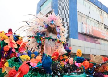 «Flor de la Jícara» de Jalpa se corona en el Desfile de Carros Alegóricos 2024