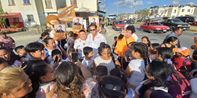 «Palazuelos sigue cultivando votos en colonias populares de Cancún»