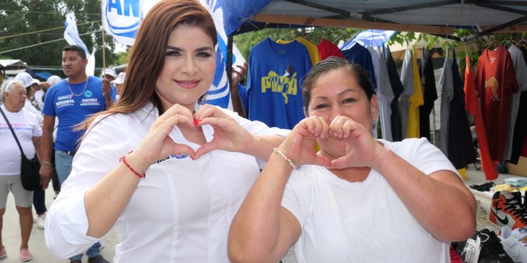 «Fernanda Alvear fortalece lazos con tianguistas y propone un Puerto Morelos más justo y seguro»
