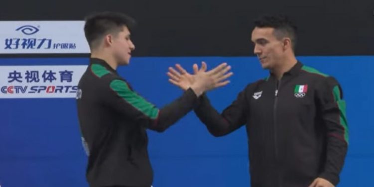 Clavadistas mexicanos ganan medalla de plata en la final de la Copa del Mundo