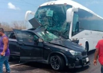 Fallece la joven que chocó contra un autobús Del Valle en Av Chac Mool