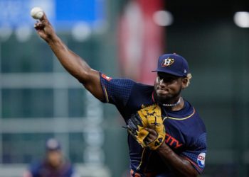 Ronel Blanco de los Astros logra sacar 27 outs; primer juego si hit ni carrera