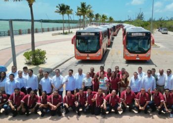 Se renueva parque vehicular de Cancún con 100 unidades modernas de transporte público