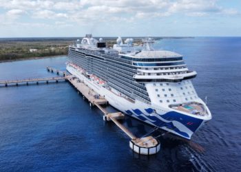 Arriba a Cozumel el Enchanted Princess un crucero de lujo de la clase Royal de Princess Cruises