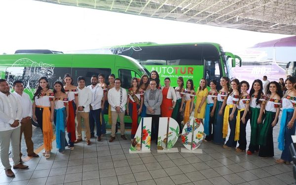 Aspirantes a Flor Tabasco visitan terminal ADO; conviven con usuarios y artesanos locales