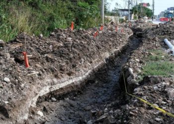 Avanzan trabajos de cableado subterráneo en el bulevar Colosio en laterales de carpeta asfáltica