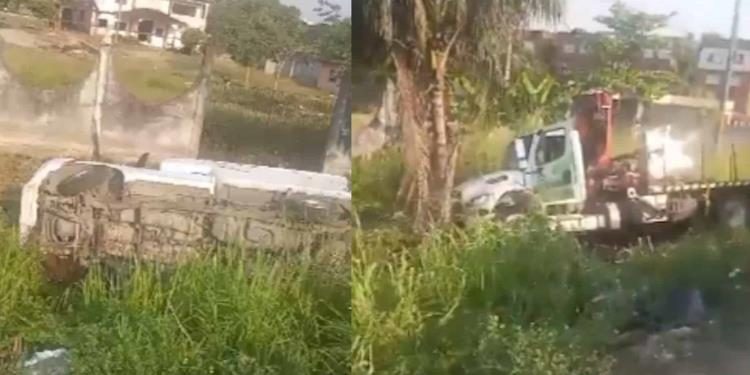 Accidente en la Frontera – Villahermosa: Dos unidades pesadas vuelcan