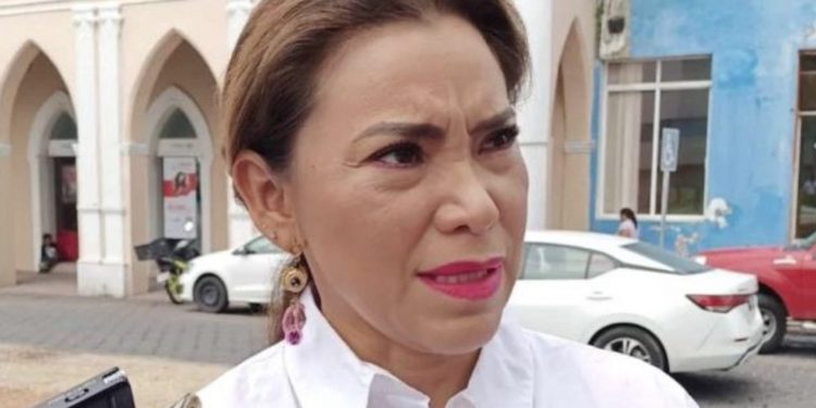 Alcaldesa de Teapa reprueba el uso del aplausómetro en la elección de la Flor de Oro