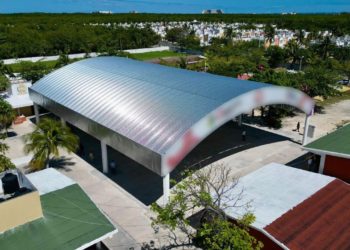 Iniciativa para la construcción de domos deportivos en escuelas de Quintana Roo para proteger la salud de estudiantes