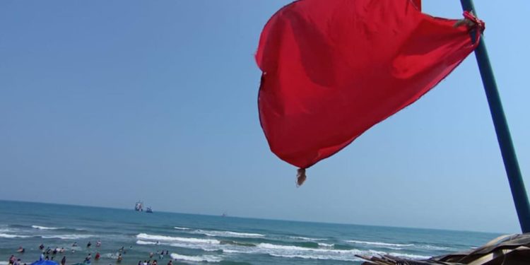 Bandera roja en Paraíso arruina último día de asueto a vacacionistas