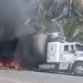 Incendio de tráiler cargado de plátano en la carretera Teapa-Villahermosa
