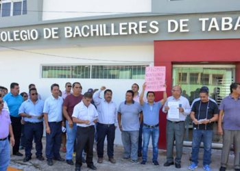 Extrabajadores del Cobatab protestan por reinstalaciones y pagos pendientes