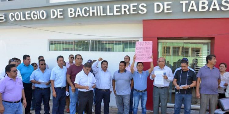 Extrabajadores del Cobatab protestan por reinstalaciones y pagos pendientes