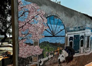 Instalación de cuatro vitro murales embellece Teapa con más de un millón de piezas