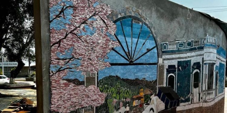 Instalación de cuatro vitro murales embellece Teapa con más de un millón de piezas