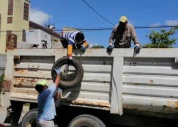 Continúa descacharrización para prevención del dengue en Paraíso