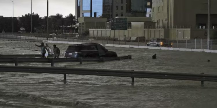 Al menos 18 personas muertas tras fuertes lluvias en Dubái