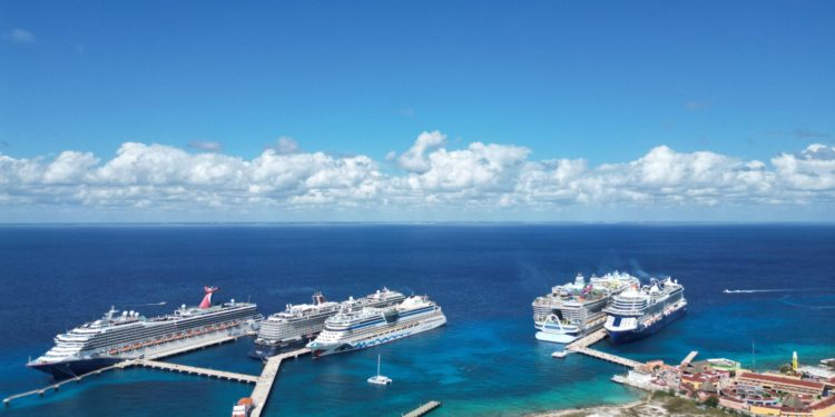 Cozumel refrenda liderazgo turístico, supera llegada de cruceros y vuelos internacionales