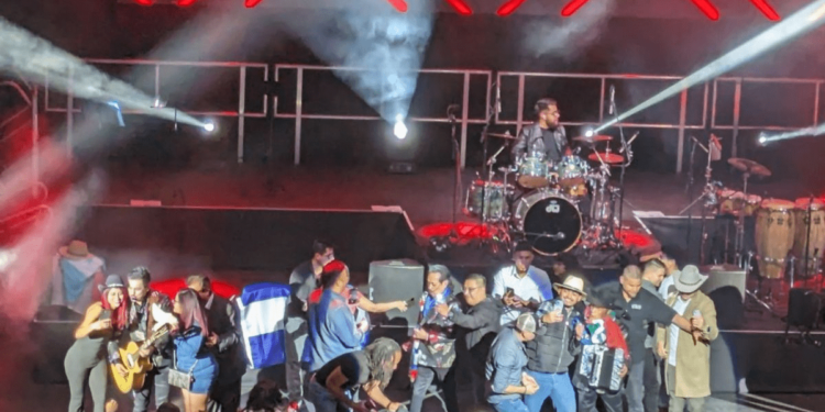 Concierto de Tigres del Norte se sale de control durante show en Londres