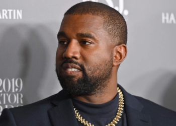 Kanye West enfrenta demanda por racismo y conducta abusiva