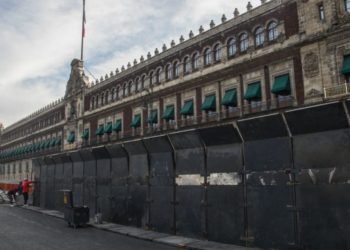 Palacio Nacional es blindado tras marcha de los 43 normalistas de Ayotzinapa
