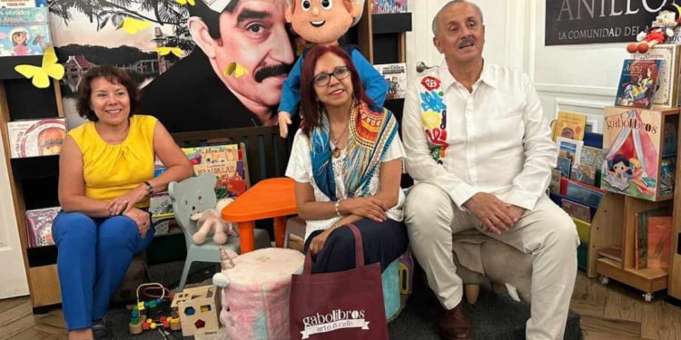 Titular de la SEP, Leticia Ramírez, visita Tabasco: Recorre la Feria y Gabolibros