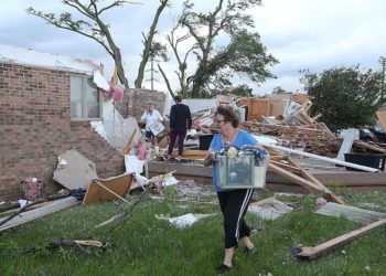 Tornado deja varios muertos y heridos en Iowa