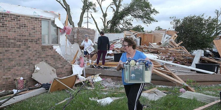 Tornado deja varios muertos y heridos en Iowa