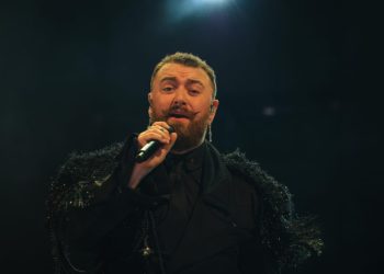 Sam Smith brilla en el escenario de Tecate Emblema y celebra su cumpleaños