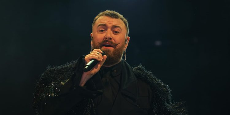 Sam Smith brilla en el escenario de Tecate Emblema y celebra su cumpleaños