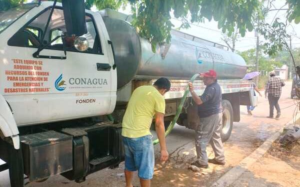 Conagua suministra agua en Tabasco y 9 estados para hospitales, viviendas y combate a incendios