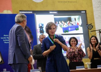 María Rojo recibe el doctorado Honoris Causa de la Universidad Veracruzana