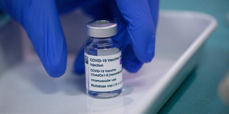 Comisión de Europa retira del mercado la vacuna AstraZeneca