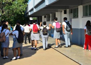 Descartan reducir horarios de clases ante altas temperaturas en Tabasco