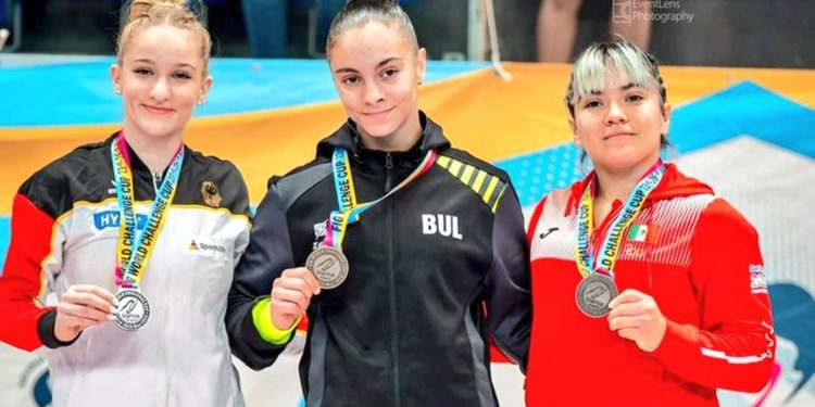 Alexa Moreno, gimnasta mexicana gana medalla de bronce en la Copa del Mundo