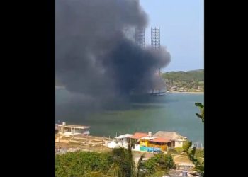Registran incendio en una plataforma petrolera en Veracruz