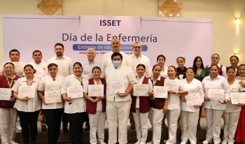 Reconoce Carlos Merino humanismos y entrega de enfermeras y enfermeros del ISSET