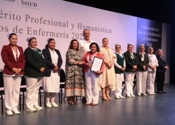 Rinde pueblo de Tabasco homenaje a las y los profesionales de la enfermería