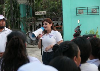 Fernanda Alvear da mensaje incluyente y de progreso a Puerto Morelos
