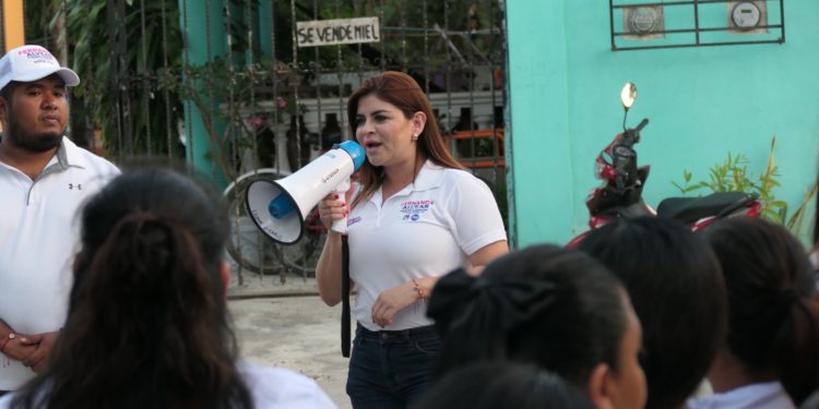 Fernanda Alvear da mensaje incluyente y de progreso a Puerto Morelos