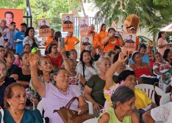 Roberto Palazuelos convivió con abuelitas del FEDHAM