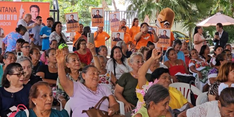 Roberto Palazuelos convivió con abuelitas del FEDHAM
