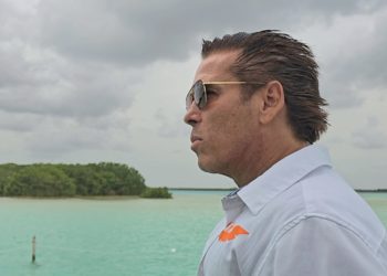 Visita Roberto Palazuelos la Laguna de Bacalar