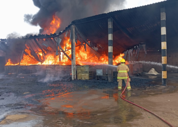 Explosión en planta de reciclaje de Cunduacán deja tres lesionados y cuantiosos daños materiales