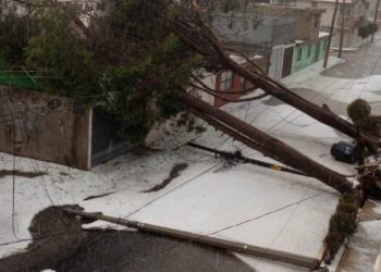 Granizo azota el estado de Puebla dejando calles tapizadas de color blanco