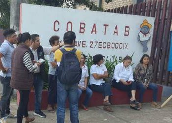 Paro de brazos caídos en COBATAB por falta de pagos