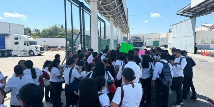 Trabajadores de empresa Dufry se manifiestan para exigir pago de utilidades conforme a la Ley en Cancún