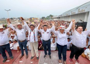 Javier May se compromete a otorgar créditos a mujeres empresarias en Tabasco