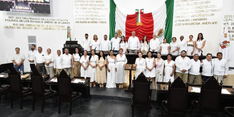 Asiste Carlos Merino a sesión de clausura de trabajos de LXIV Legislatura local